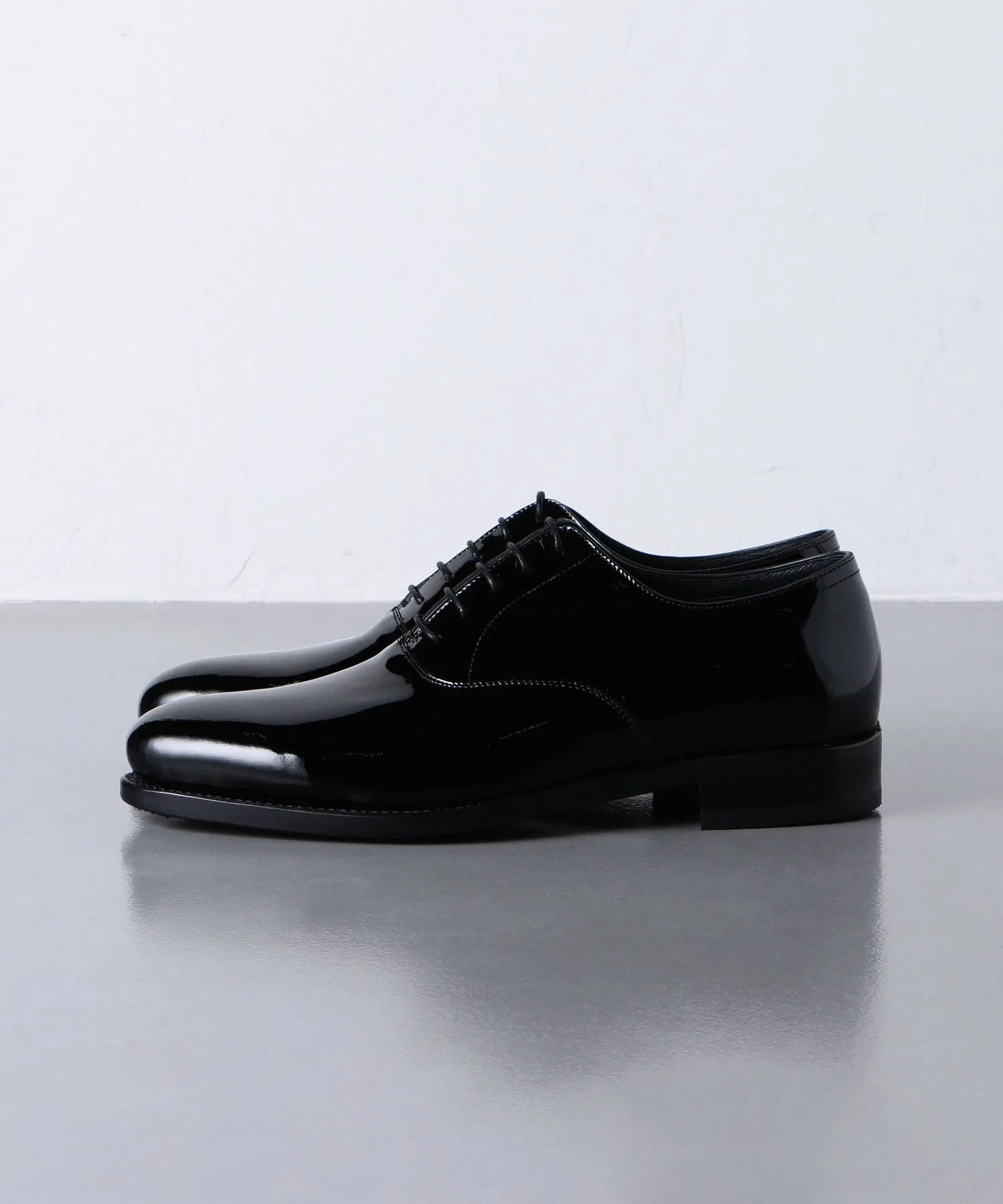 Мужские туфли UNITED ARROWS из эмалированной кожи