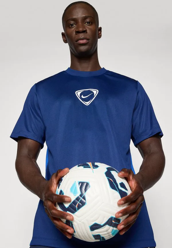 Лучшая спортивная футболка Nike Performance, Blue Void/Game Royal — фото 4