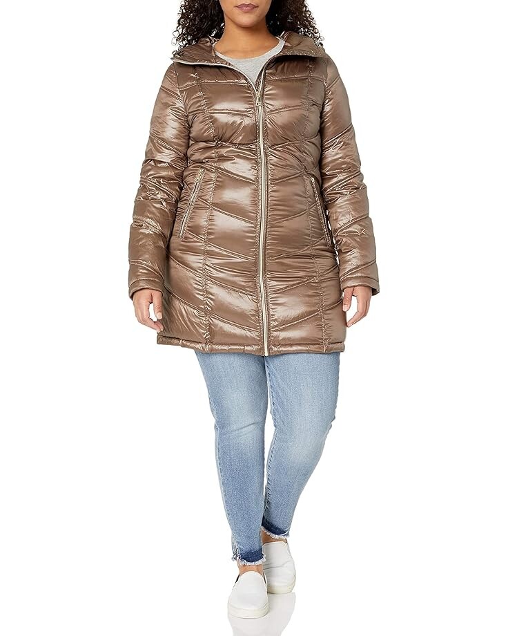 

Куртка Calvin Klein Hooded Chevron Packable Down (Standard and Plus), цвет Shine Taupe