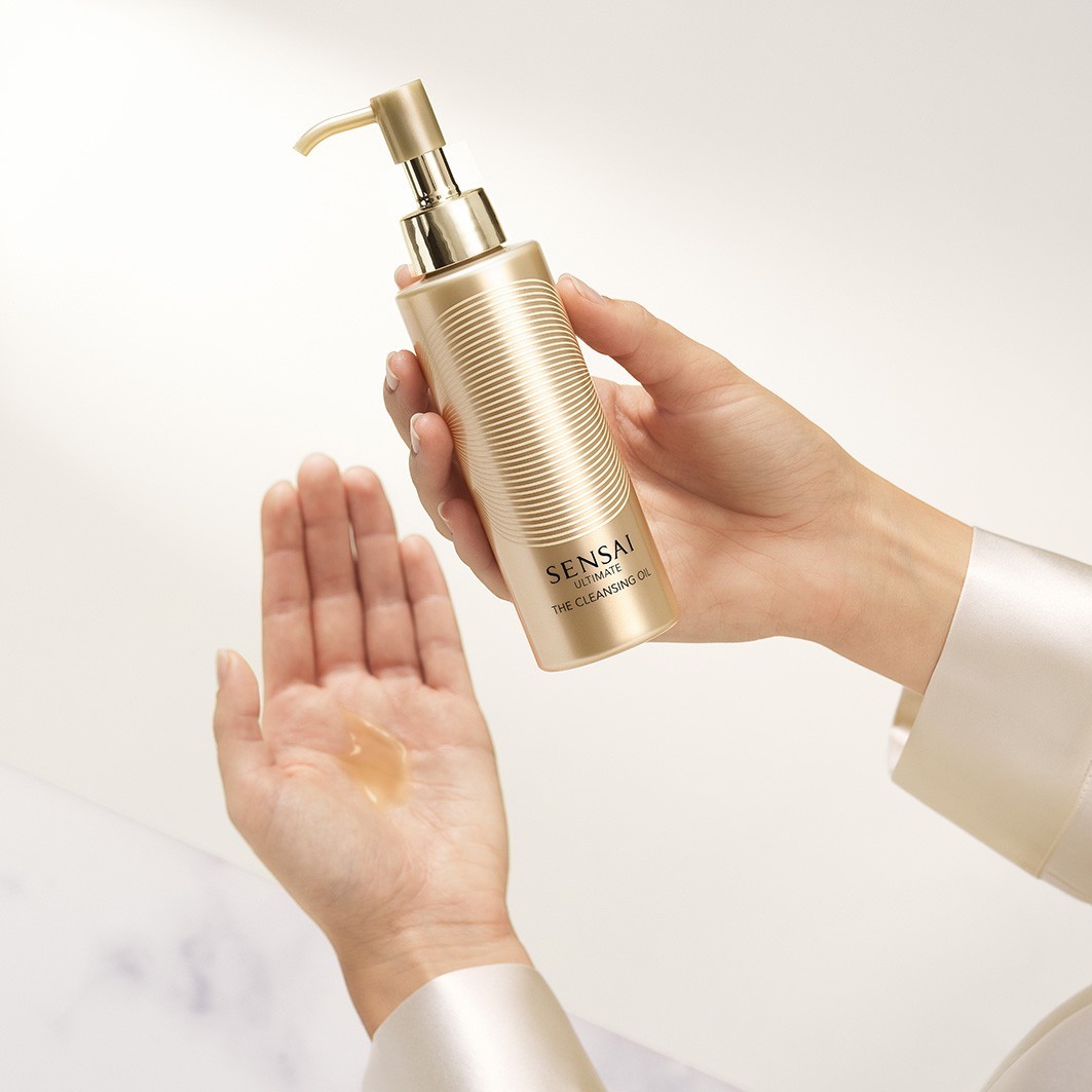Средство для снятия макияжа ultimate the cleansing oil Sensai, объем 150 мл — фото 3