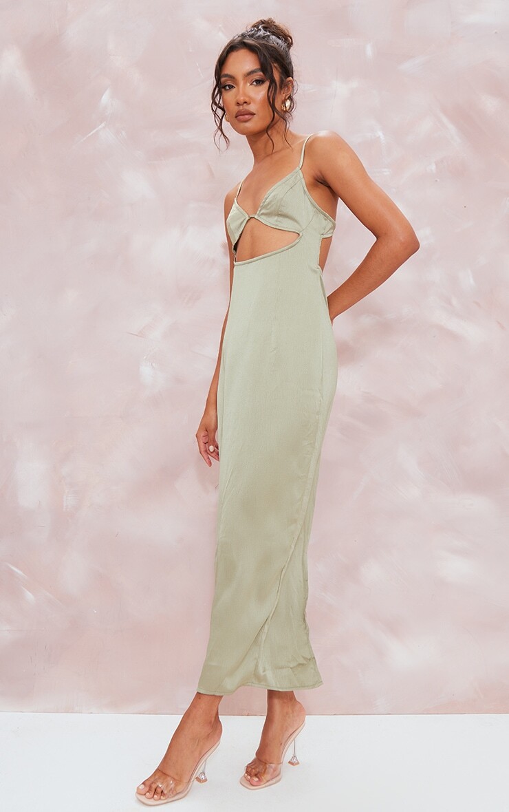 

PrettyLittleThing Атласное платье мидакси цвета хаки с вырезами и бретелями сзади