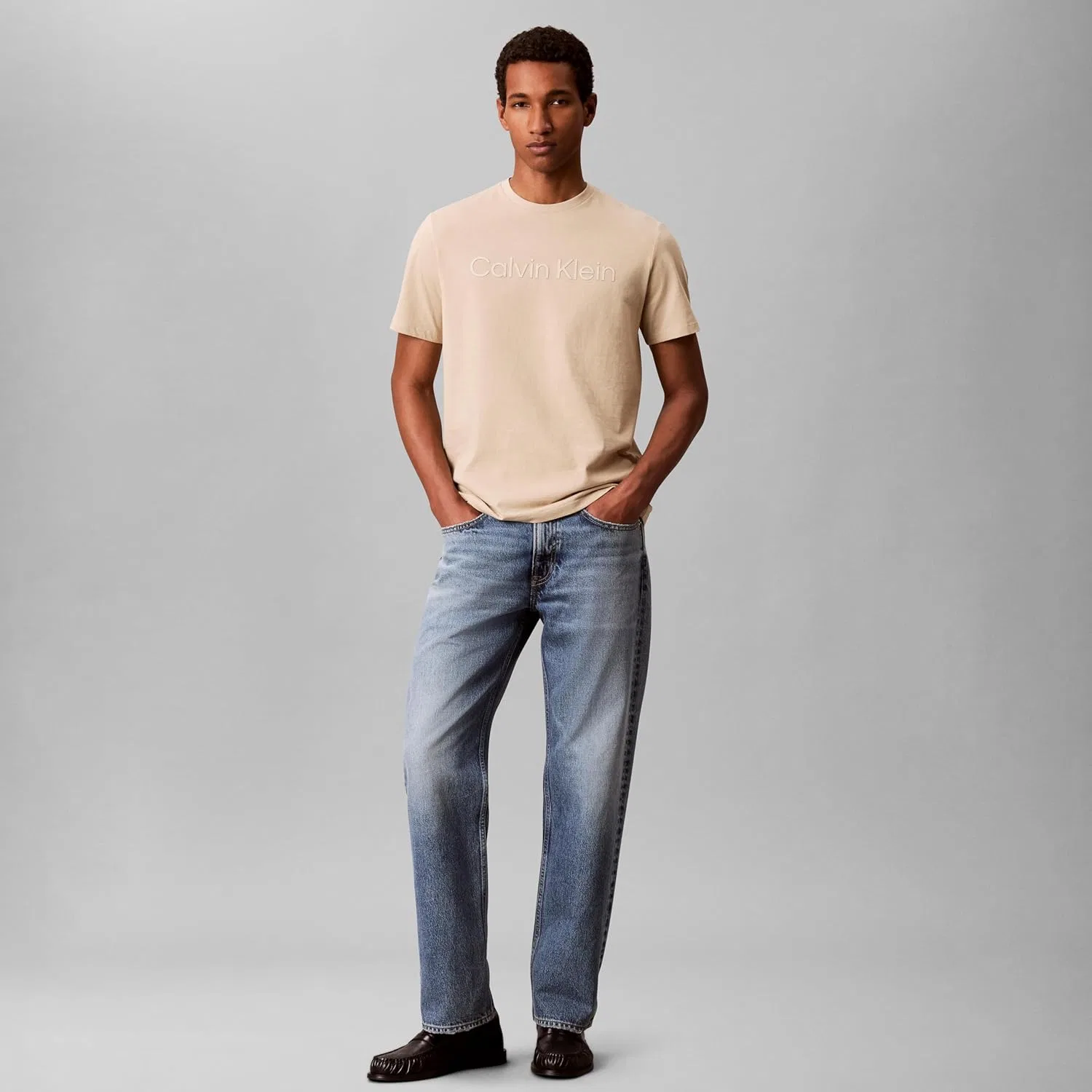 Мужская футболка Calvin Klein свободного кроя с круглым вырезом и логотипом CK — фото 3