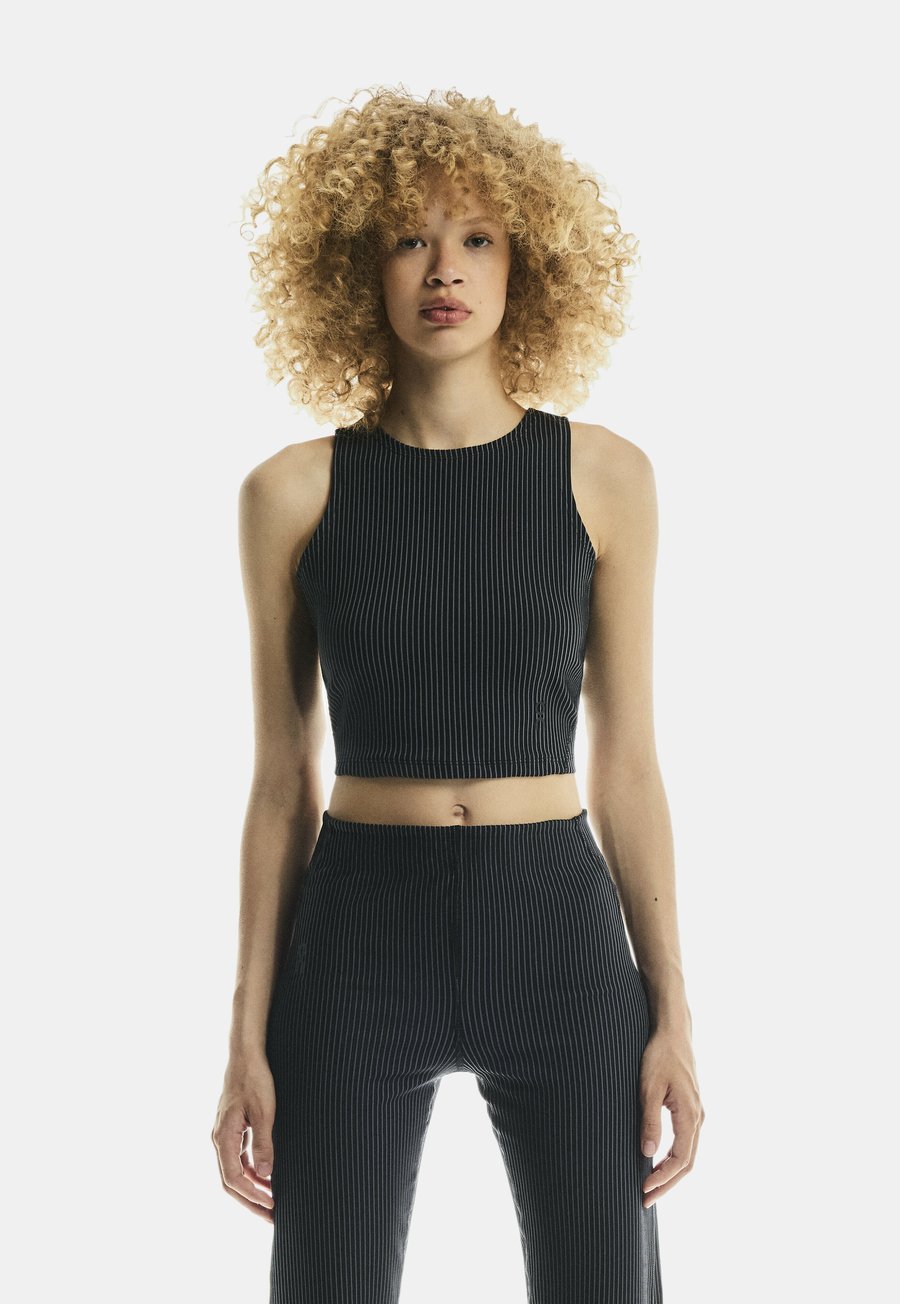 

Топ On ALL-DAY, Black Rock/Black