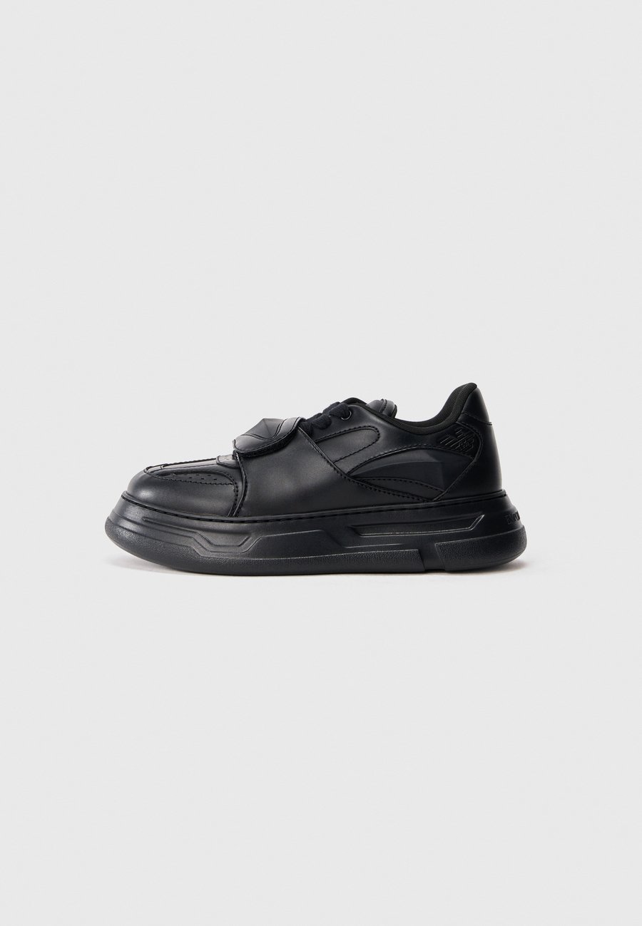 

Кроссовки Emporio Armani Trainers, Black