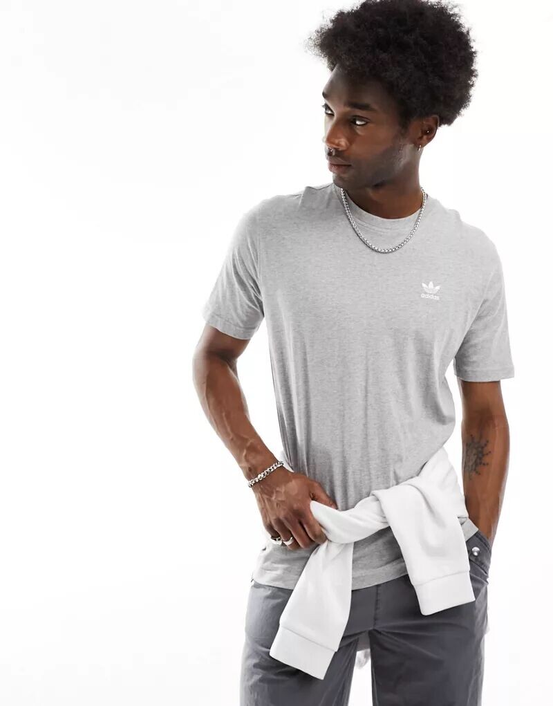 

Серая футболка adidas Originals Essentials