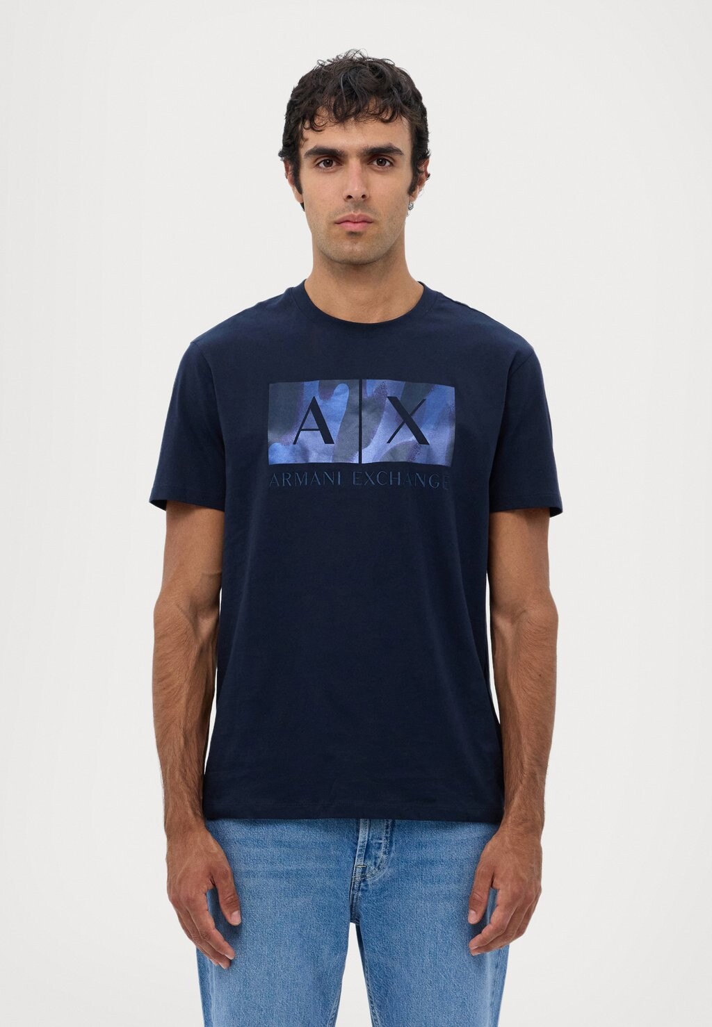 

Футболка с принтом Armani Exchange, темно-синий