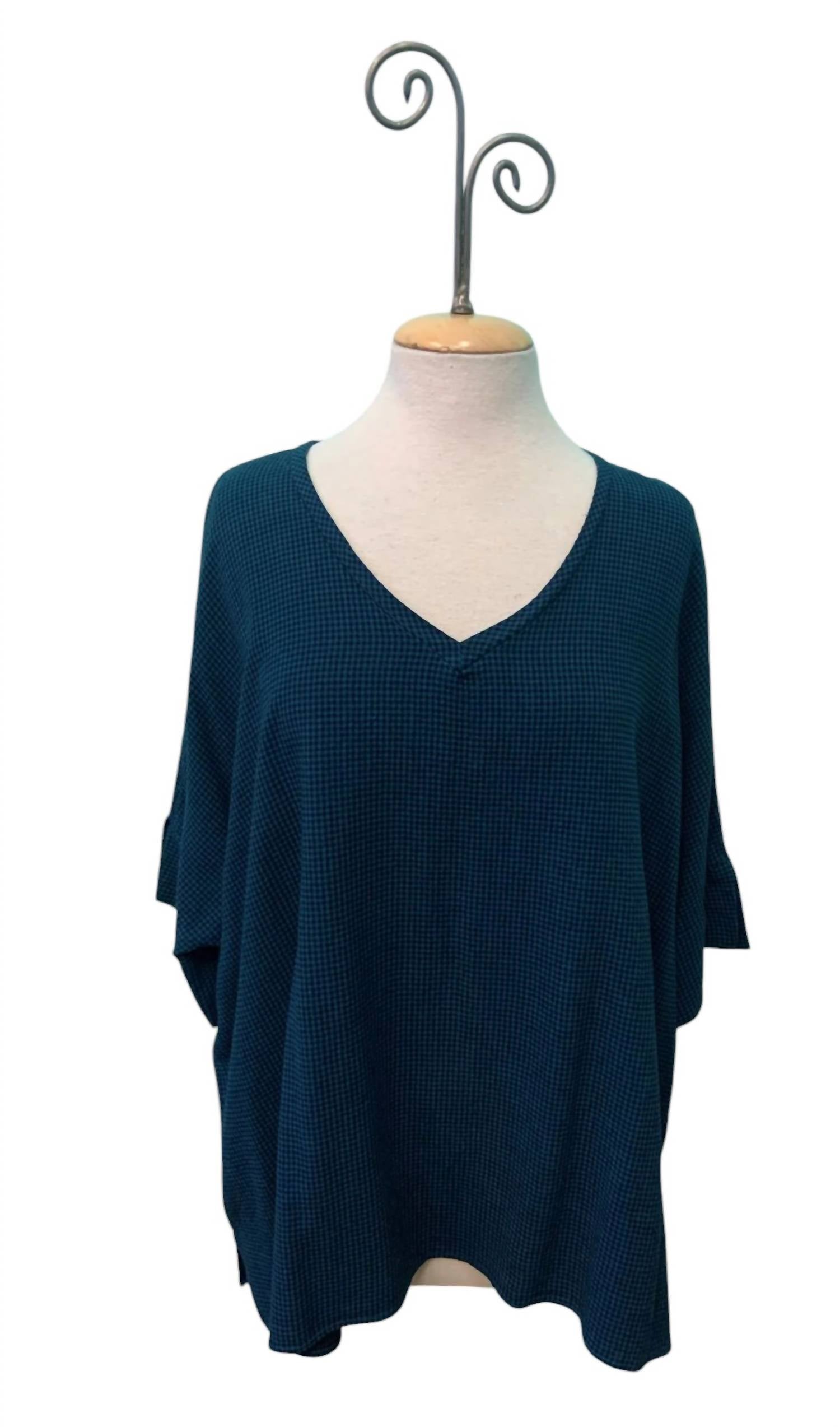 

Женский топ Tencel Mini Check с V-образным вырезом в цвете Deep Sea cut loose