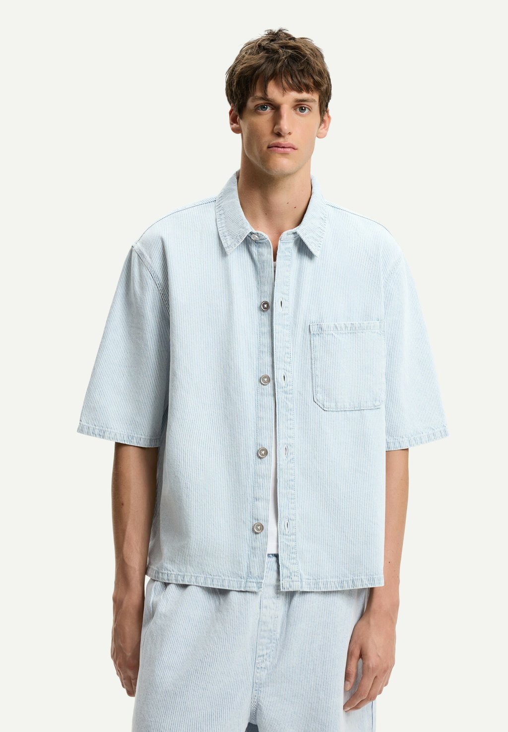 

Рубашка SHORT SLEEVE Bershka, светло-голубой