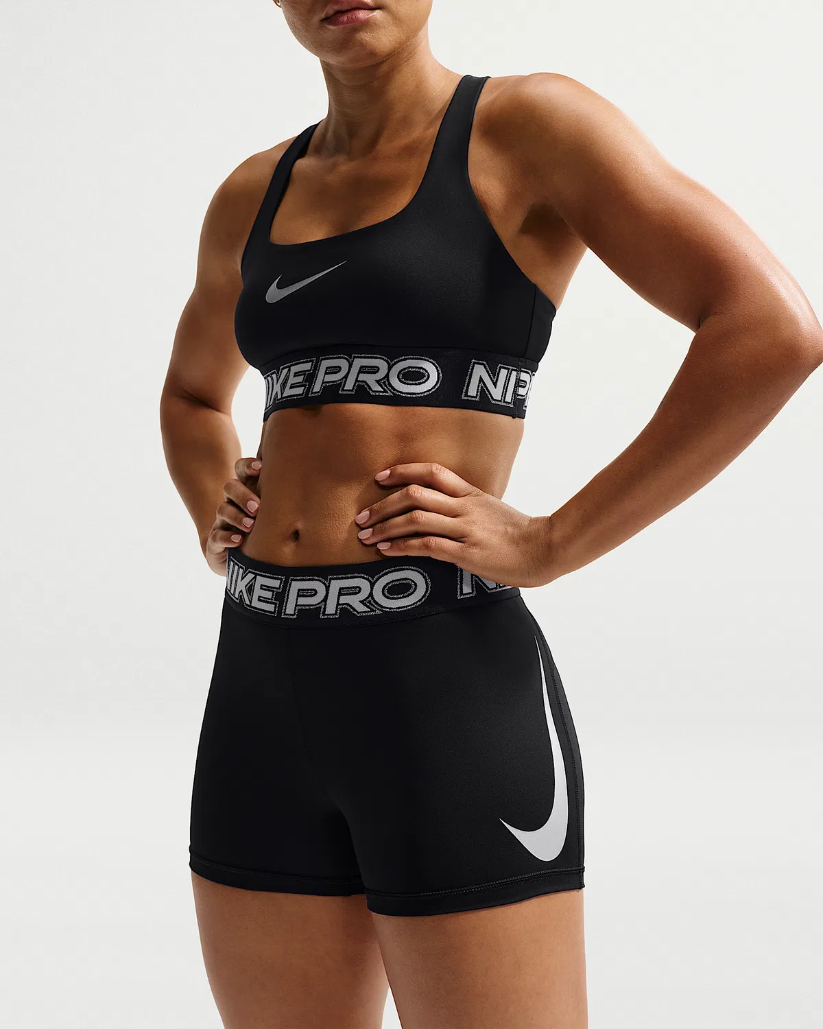 Женские велосипедки Nike Pro со средней посадкой, 3", Black/White/Metallic Silver — фото 2