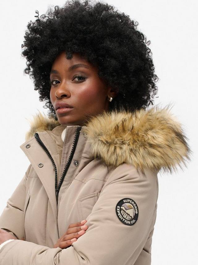 Куртка-парка из искусственного меха everest Superdry, цвет Deep Beige Slub — фото 2