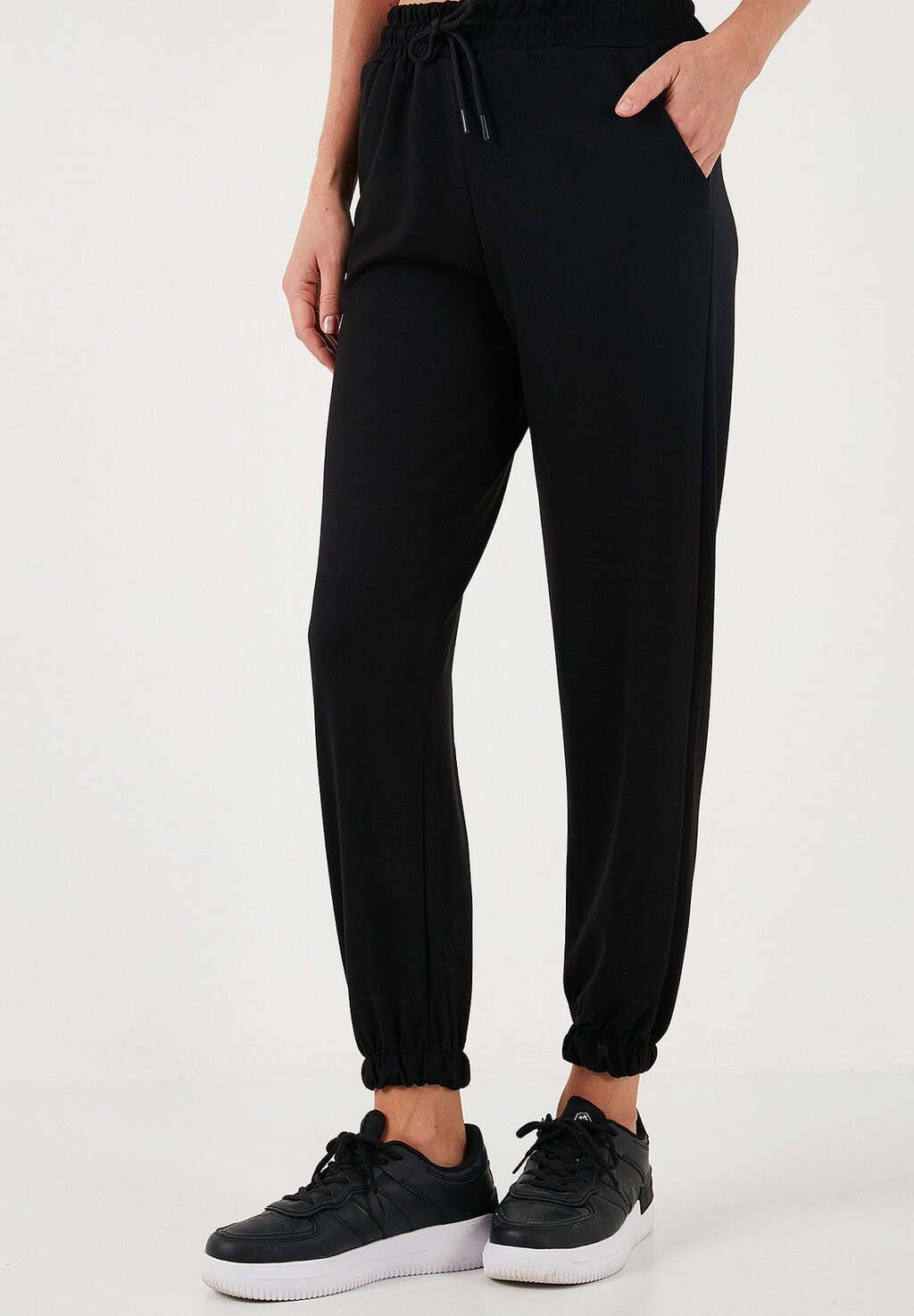 

Спортивные брюки REGULAR FIT. LELA, черный