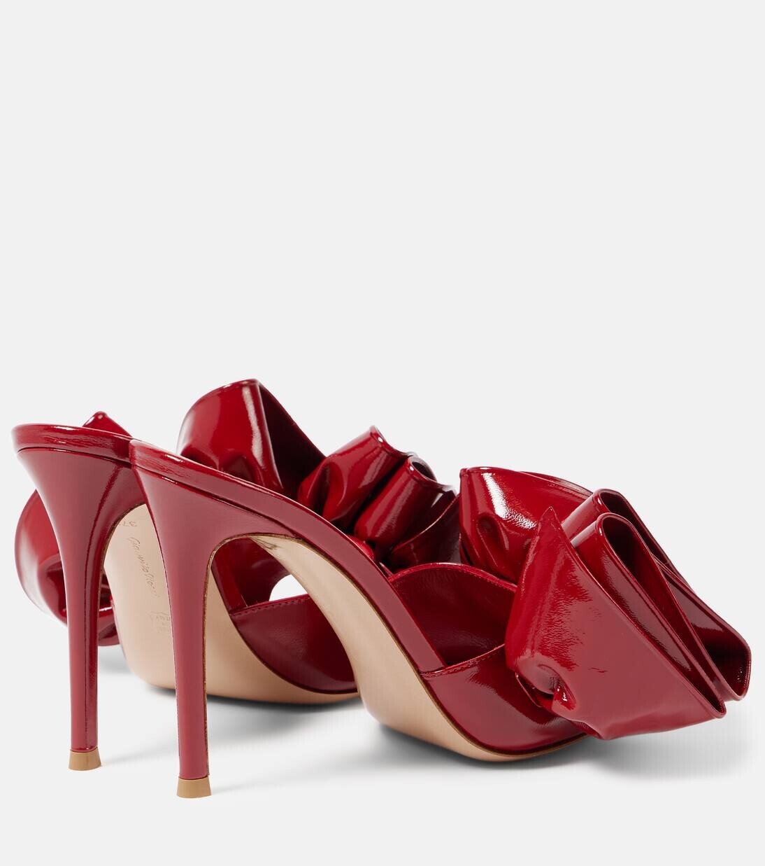 Туфли-мюли Gabrielle 105 из лакированной кожи с оборками Gianvito Rossi, цвет rouge — фото 3