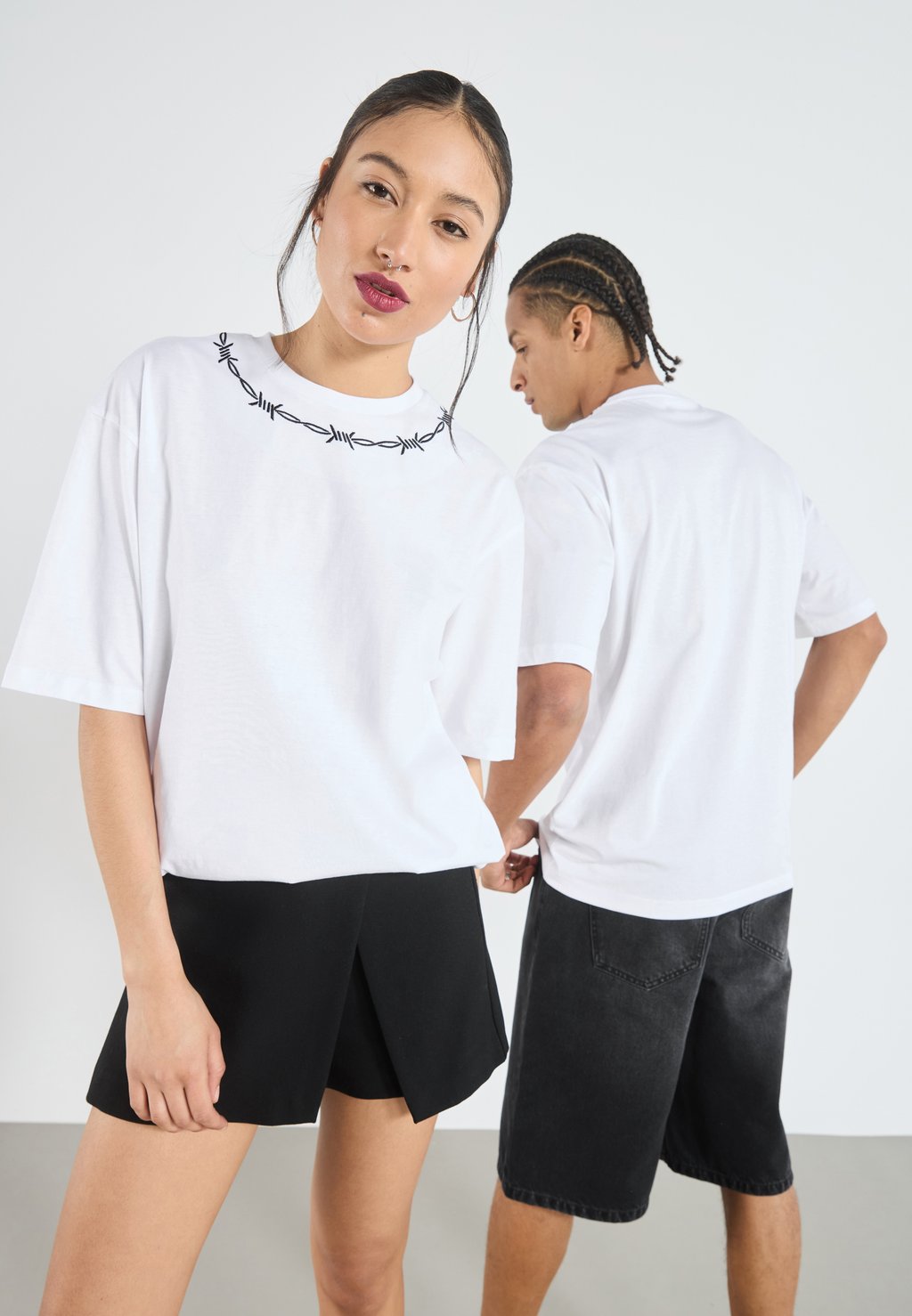 

Футболка с принтом UNISEX YOURTURN by Zalando, белый