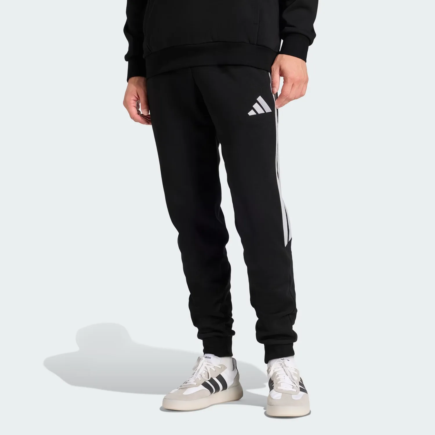 Спортивные штаны футбольные Tiro26 League Casual мужские Adidas, черно-белый — фото 3