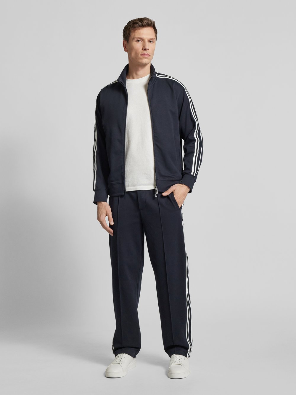 

Прямые спортивные брюки с фиксированными складками Emporio Armani
