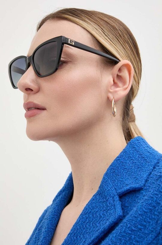 

Солнечные очки Guess, черный