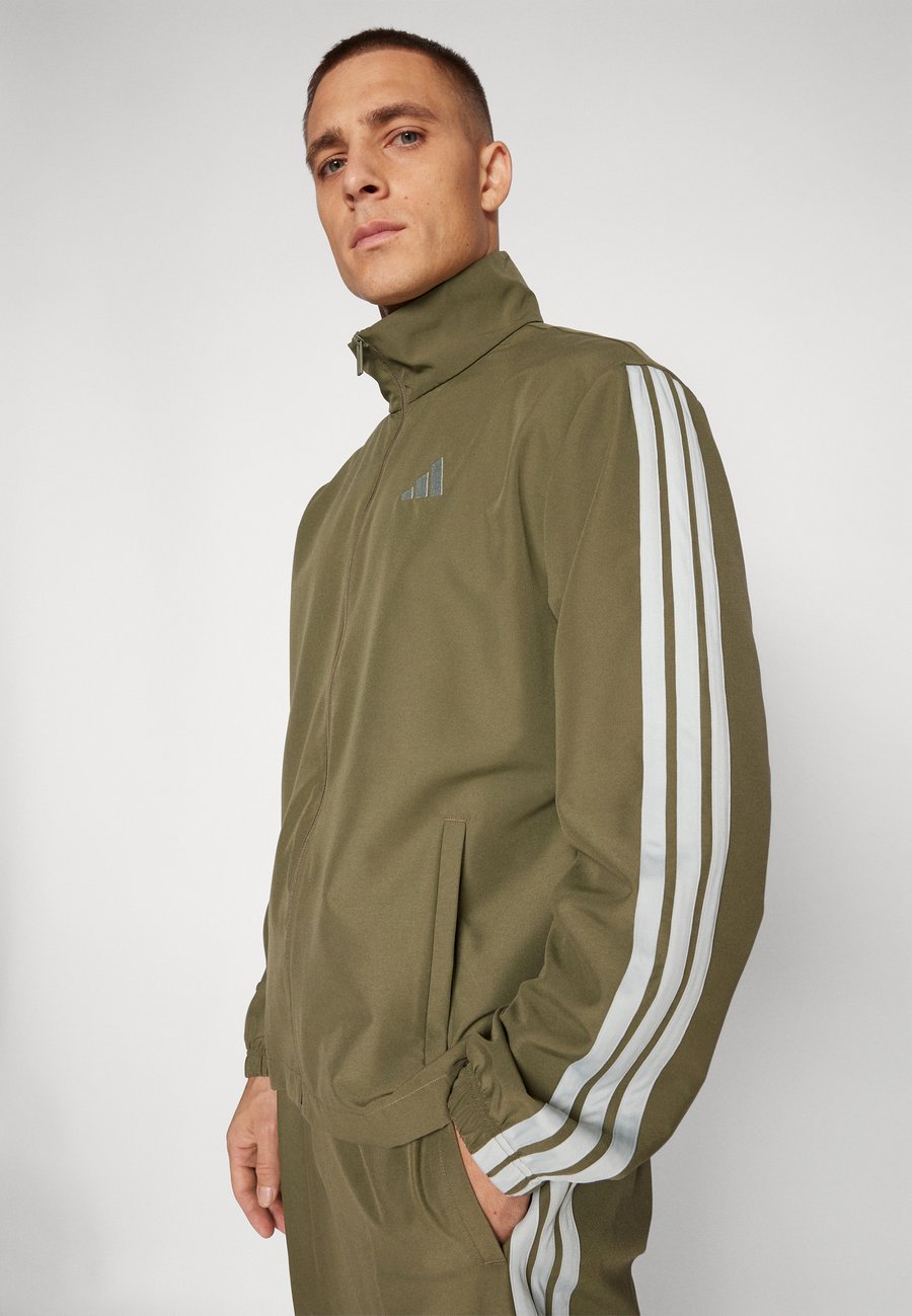Спортивный костюм Adidas Sportswear SET, Olive Strata/Olive — фото 4