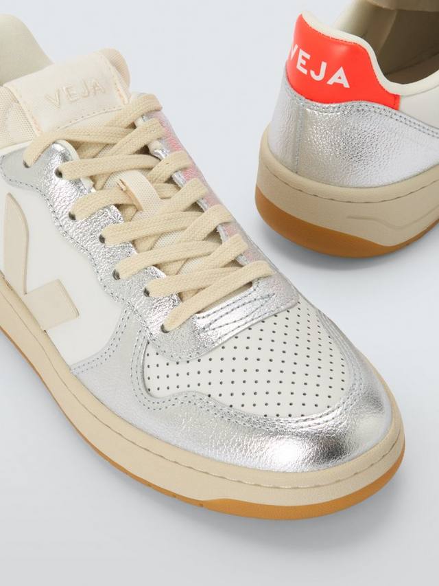 Кожаные кроссовки V-10 VEJA, White/Silver — фото 3