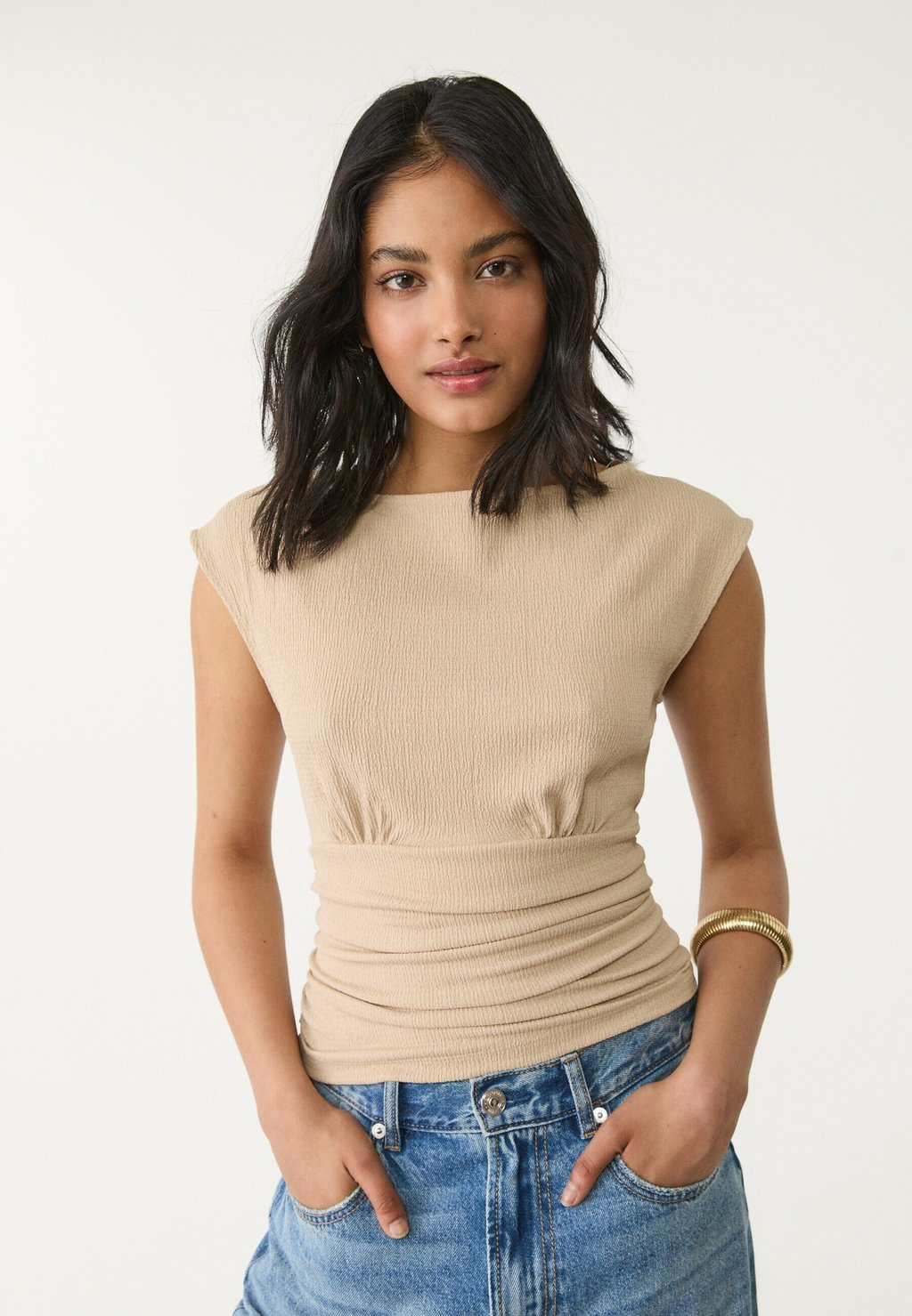 

Футболка с принтом CREASED WITH SLEEVES Stradivarius, цвет Stone