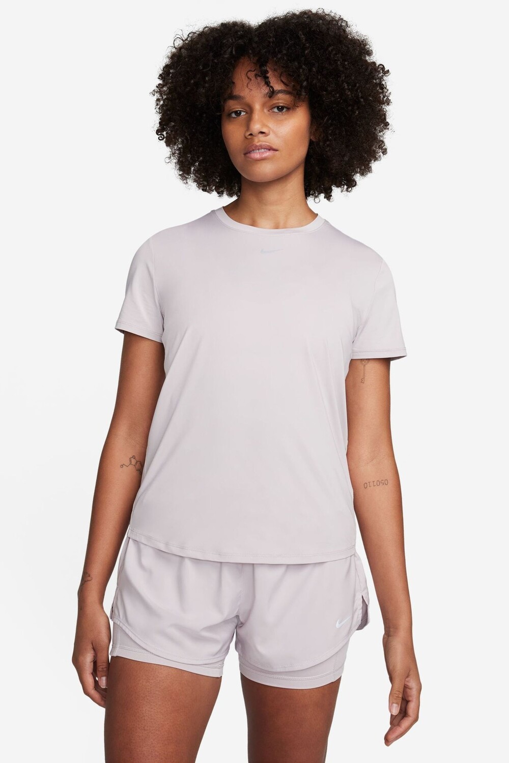 

Один классический топ с короткими рукавами dri fit Nike, розовый