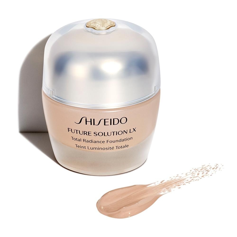 Тональный крем для лица future solution lx total radiance spf 15 Shiseido, 2 - neutral, вес 30 гр. — фото 2
