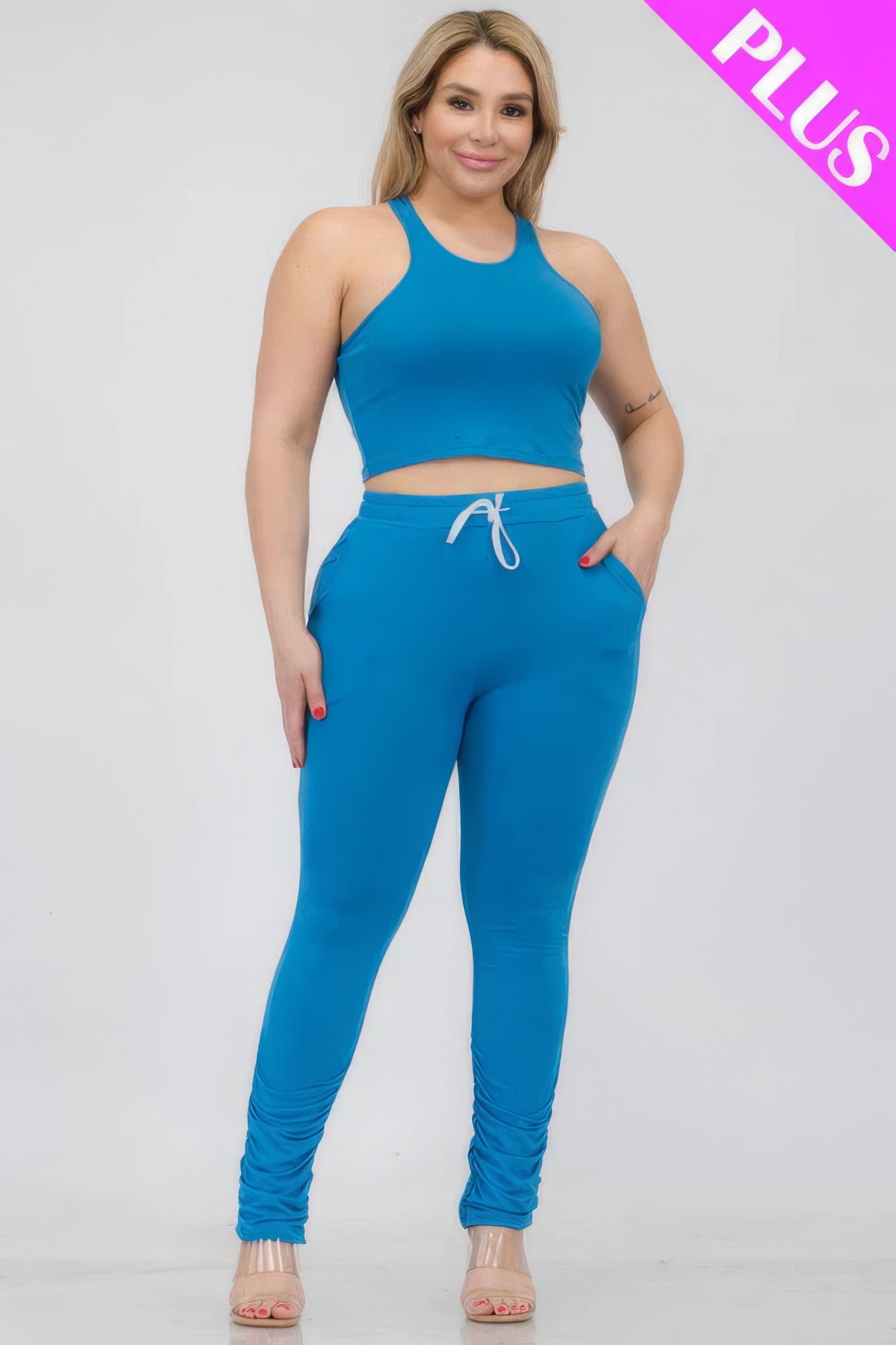 

Комплект из укороченного топа и брюк с рюшами размера плюс FASHNZFAB, цвет ibiza blue