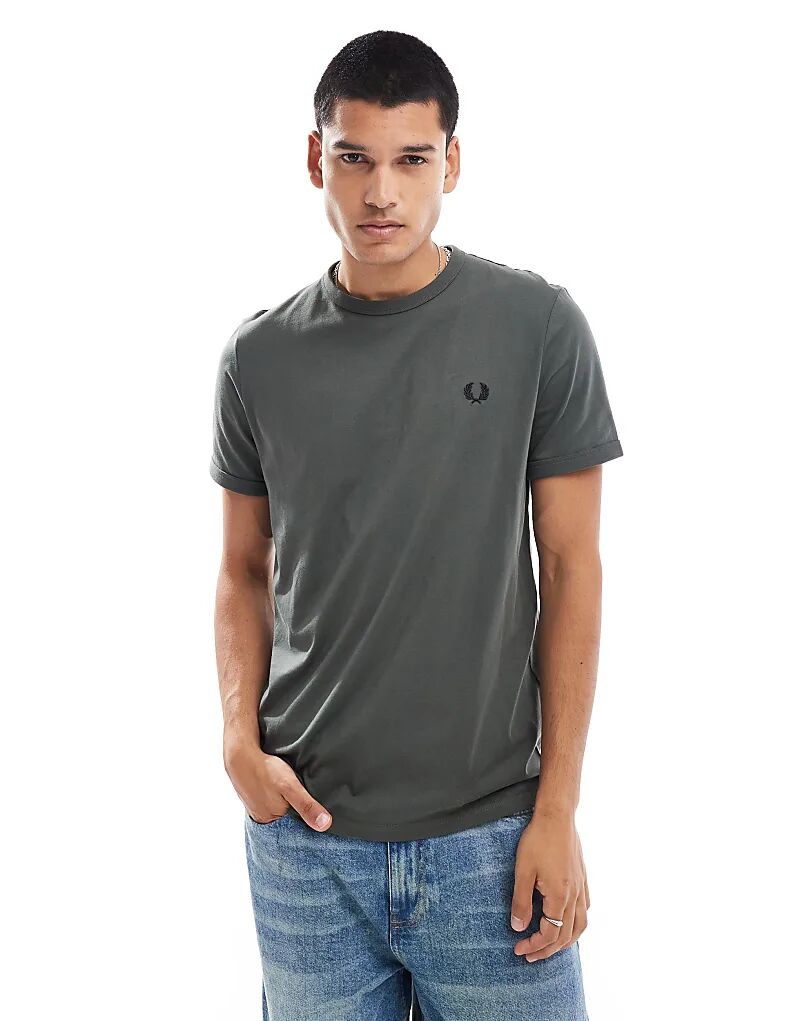 

Футболка Ringer цвета хаки Fred Perry