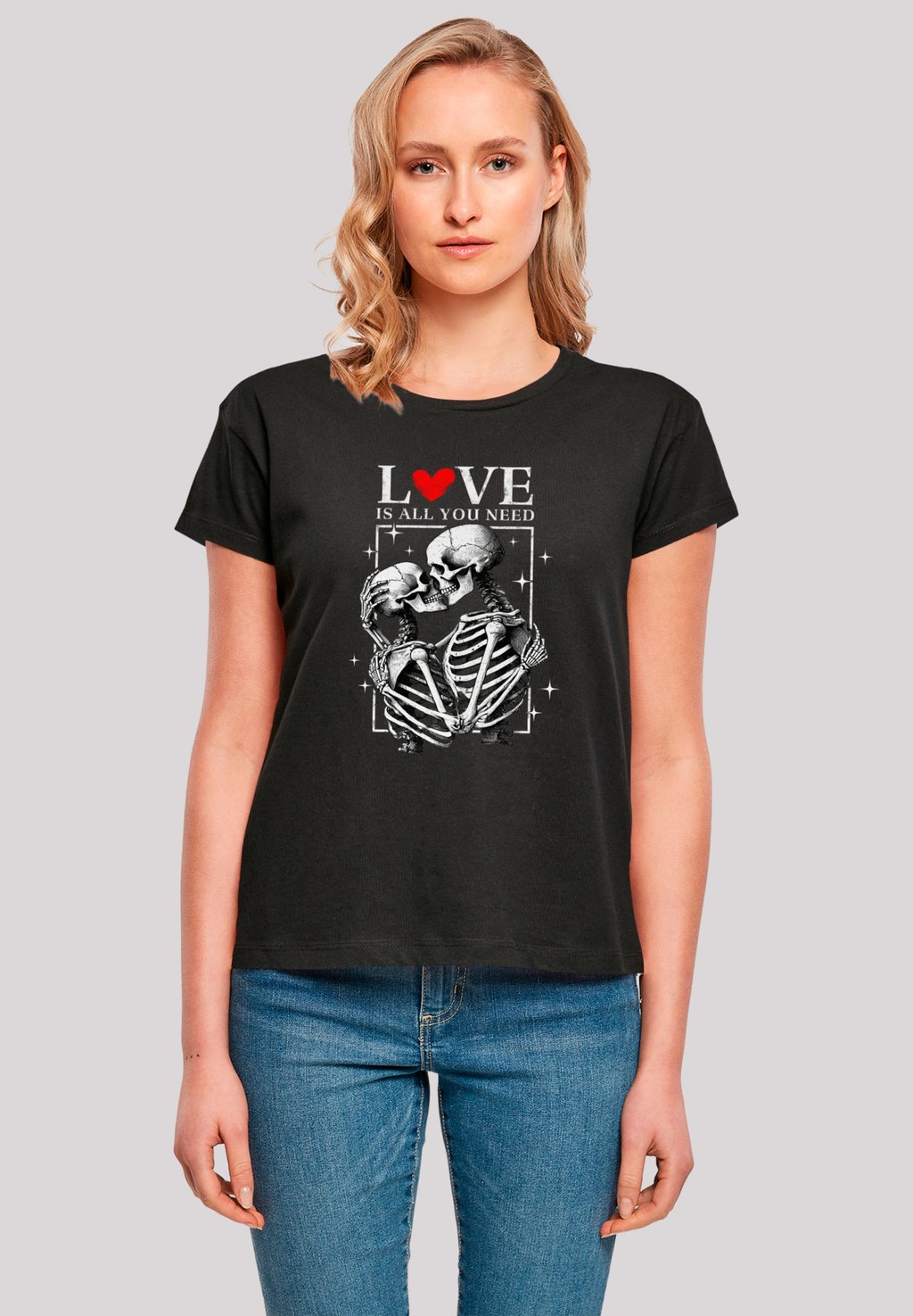 

Футболка с принтом LOVE IS ALL YOU NEED F4NT4STIC, черный