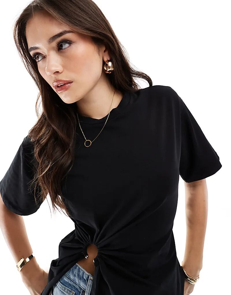 

Футболка ONLY с рюшами и кольцевым узором, черная