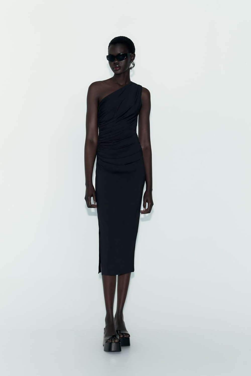 

Приглашенное асимметричное платье с драпировкой ZARA, черный