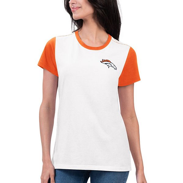 

Женская футболка 4her by carl banks white/orange denver broncos fashion illustration G-Iii