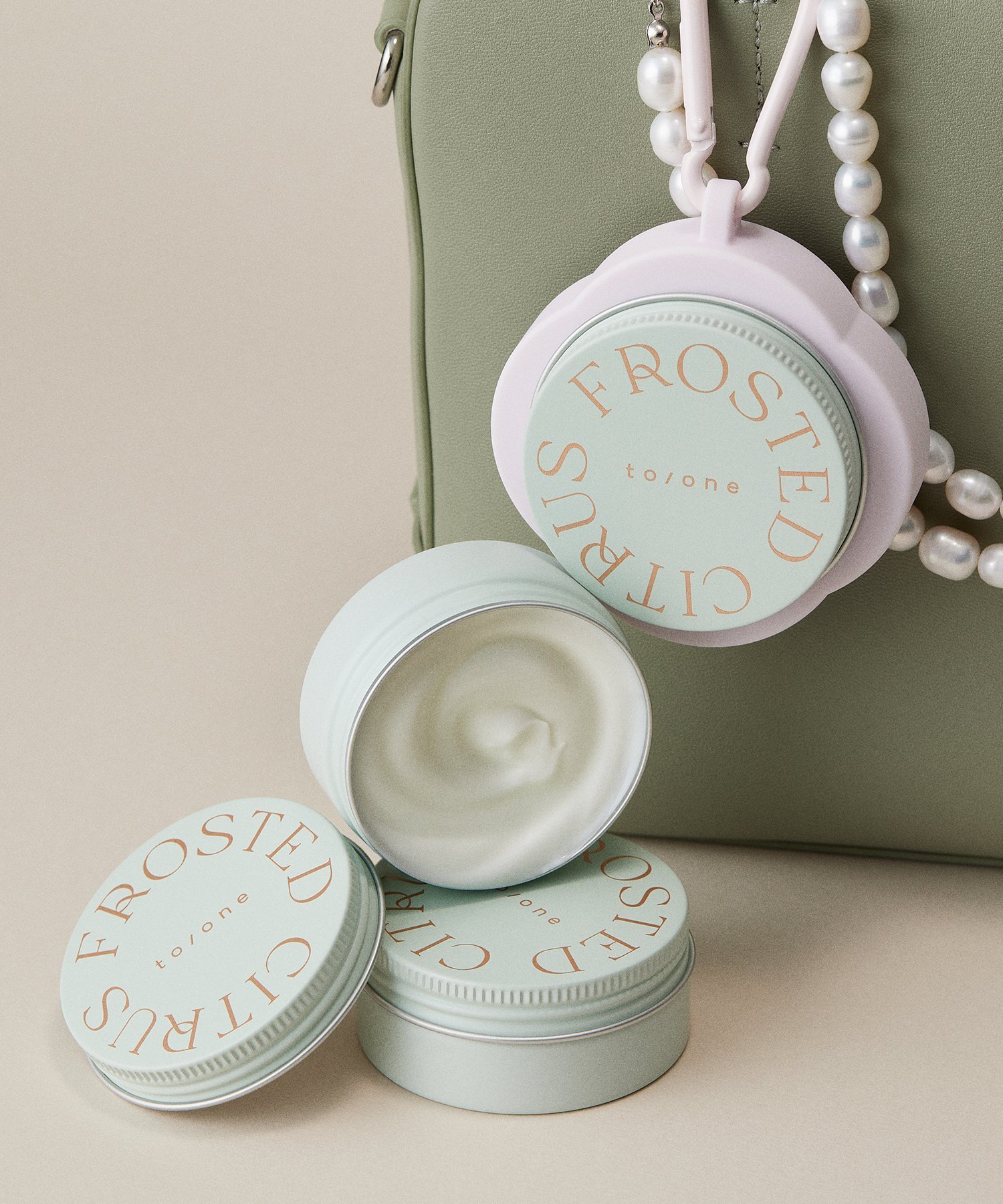 Крем для рук Frosted Citrus в силиконовом футляре To/One, FREE