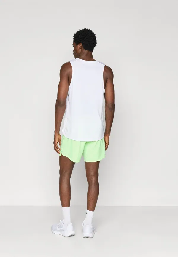 Шорты спортивные Nike Performance Stride short, цвет лаймовый взрыв/отражающий серебристый — фото 3