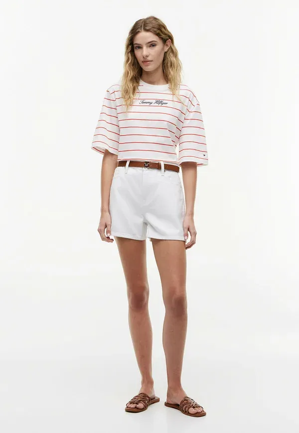 Футболка с вышитым логотипом Tommy Hilfiger, свободный крой, цвет экрю файр ред — фото 2