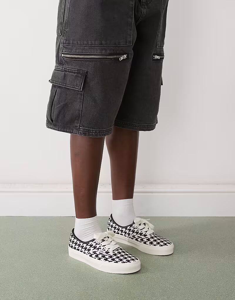 Кроссовки Vans Authentic с вышитым рисунком «гусиная лапка» и крупными шнурками белого и черного цветов