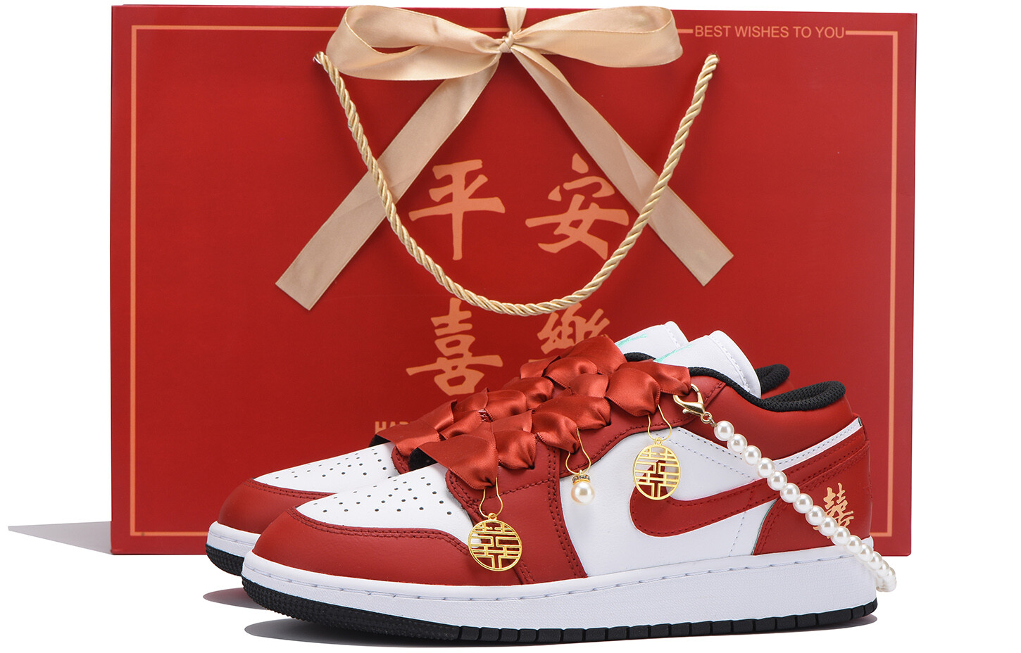 

Кроссовки Air Jordan 1 Kids' Basketball Shoes Grade School, красный
