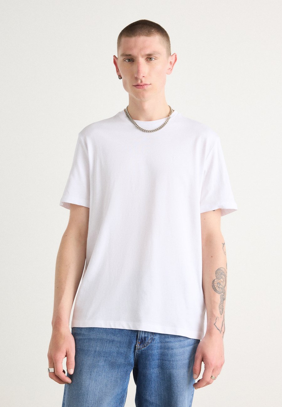

Футболка Calvin Klein Jeans Basic T-shirt, Brilliant White/White