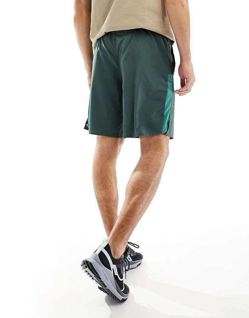 

Nike Running — Challenger Dri-FIT — зеленые 9-дюймовые шорты
