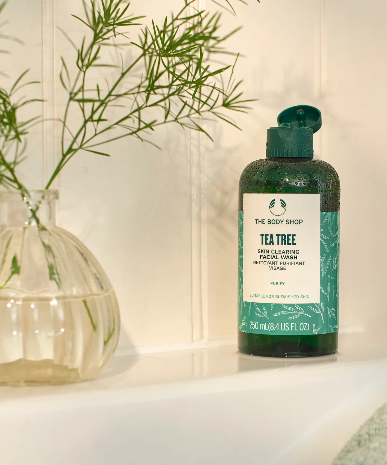 Гель для умывания The Body Shop — Skin Clearing Face Wash , бренд , аромат чайного дерева, 250 мл — фото 3