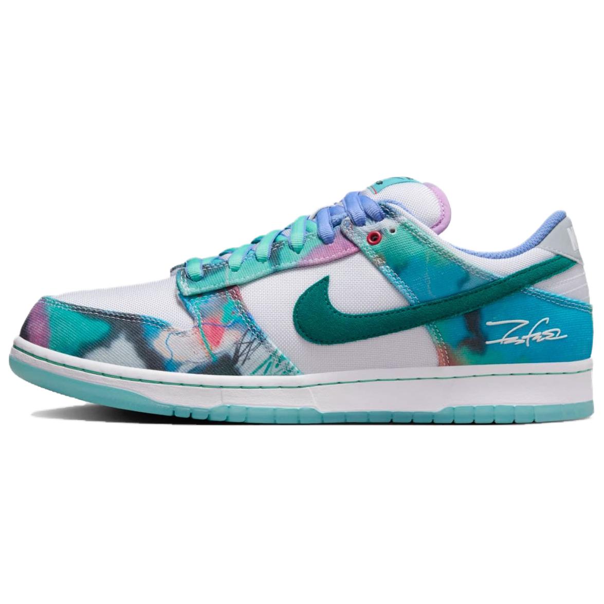 

Кроссовки Futura Laboratories X SB Dunk Low Nike, белый/синий