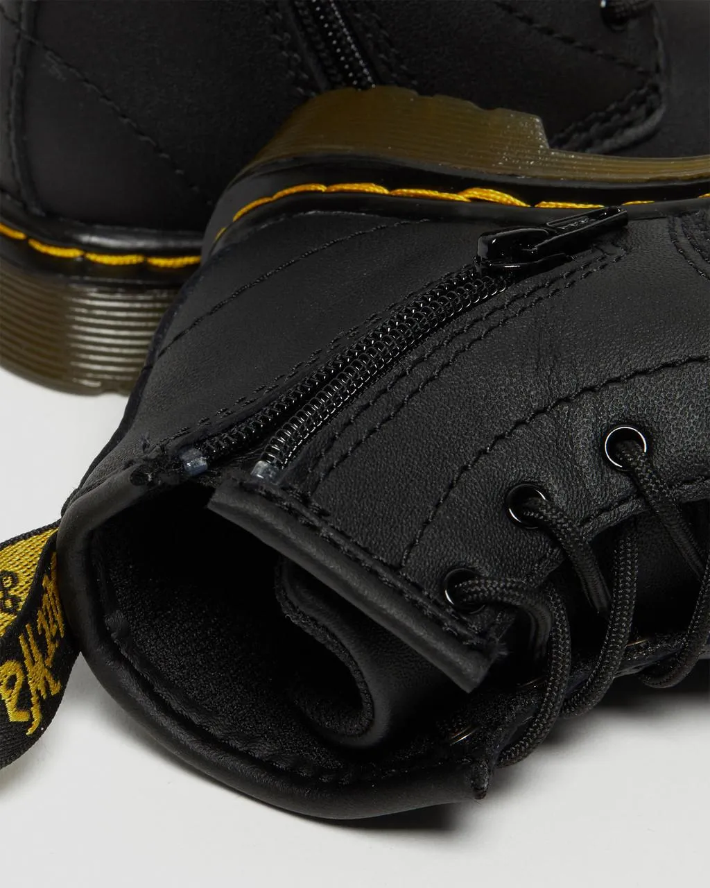 Ботинки Dr. Martens Infant 1460 Softy T, кожаные, на шнуровке, цвет Black — фото 3