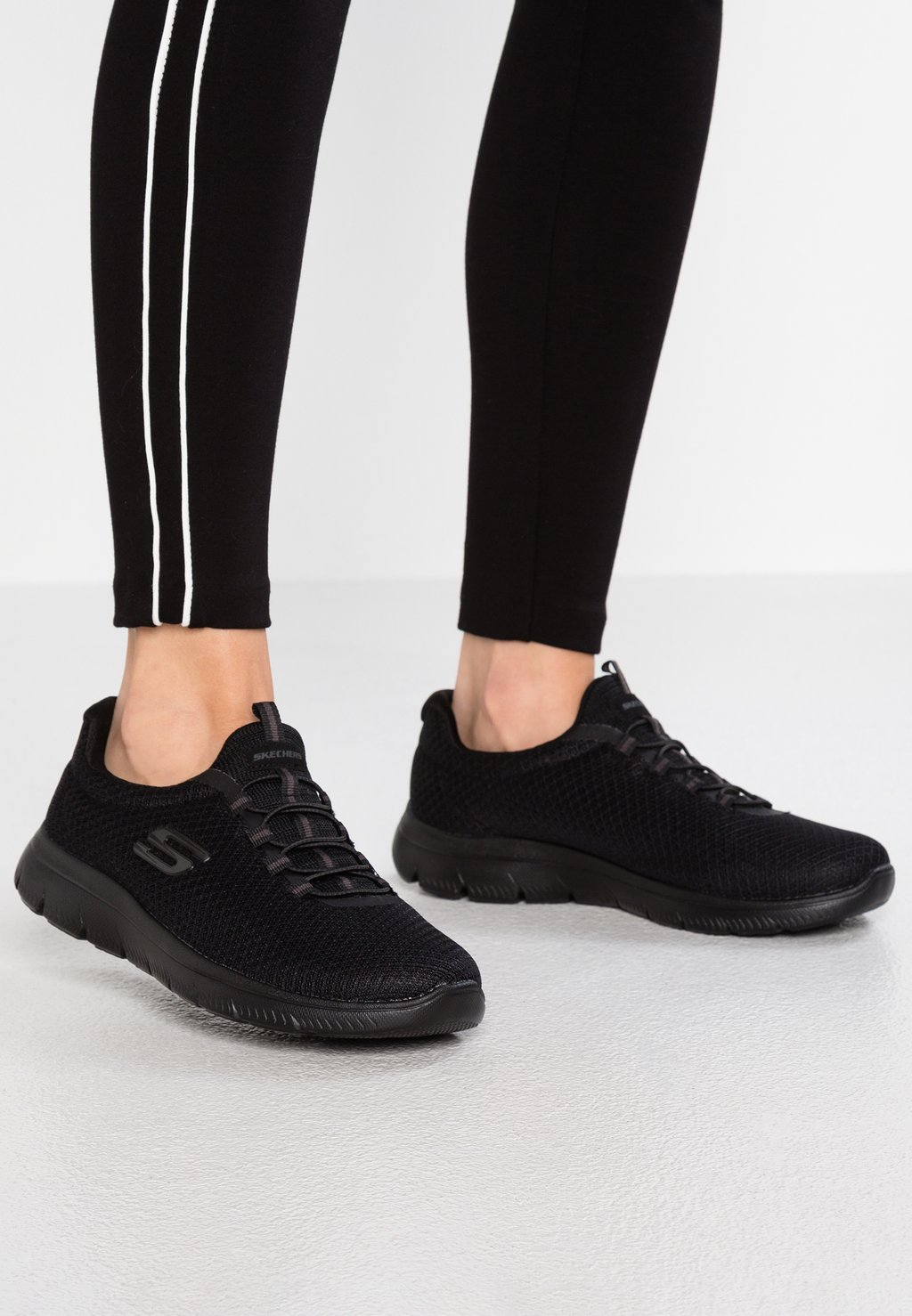 Кроссовки Skechers, черный Summits Wide Fit, черный