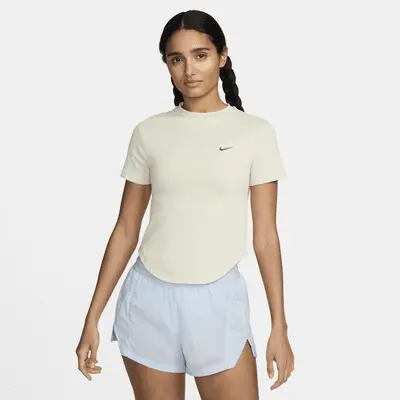 

Футболка Nike Running Division, цвет Barely Green/Olive Aura
