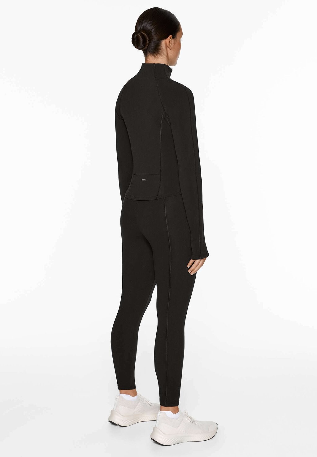 Куртка тренировочная Warmth Comfortlux Technical OYSHO, черная — фото 3
