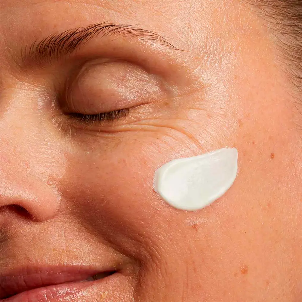 Крем для лица nutri-lumière crema revitalizante antimanchas spf15 Clarins, 50 мл. — фото 3