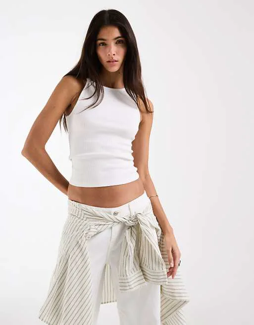 

Белая футболка с овальным вырезом и закрученными деталями ASOS DESIGN