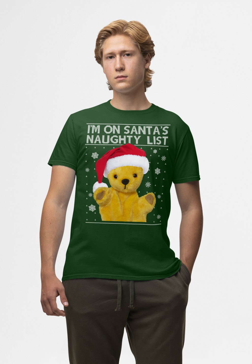 

Футболка с принтом SOOTY CHRISTMAS IM ON SANTAS NAUGHTY LIST Henry Tiger, темно-зеленый