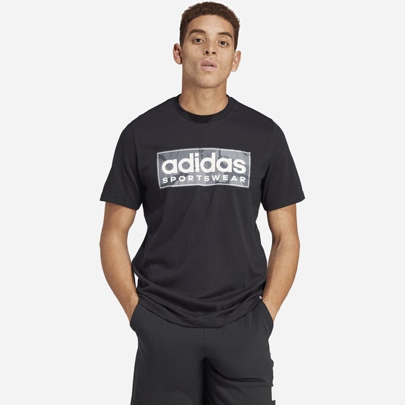 

Мужская футболка с камуфляжным рисунком и линейным рисунком Adidas, черный