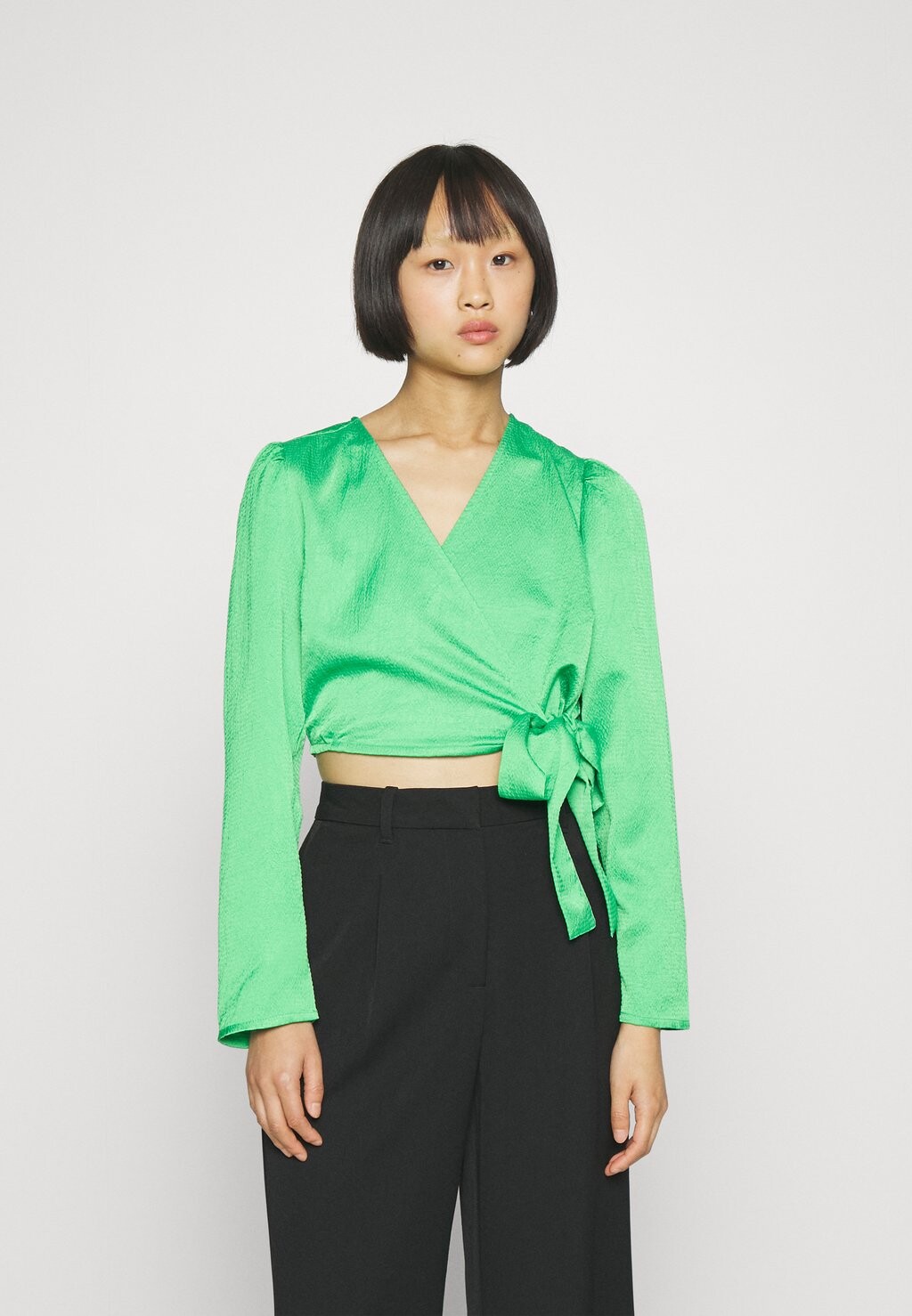 

Блузка Pieces Petite PCSENA WRAP, цвет fern green