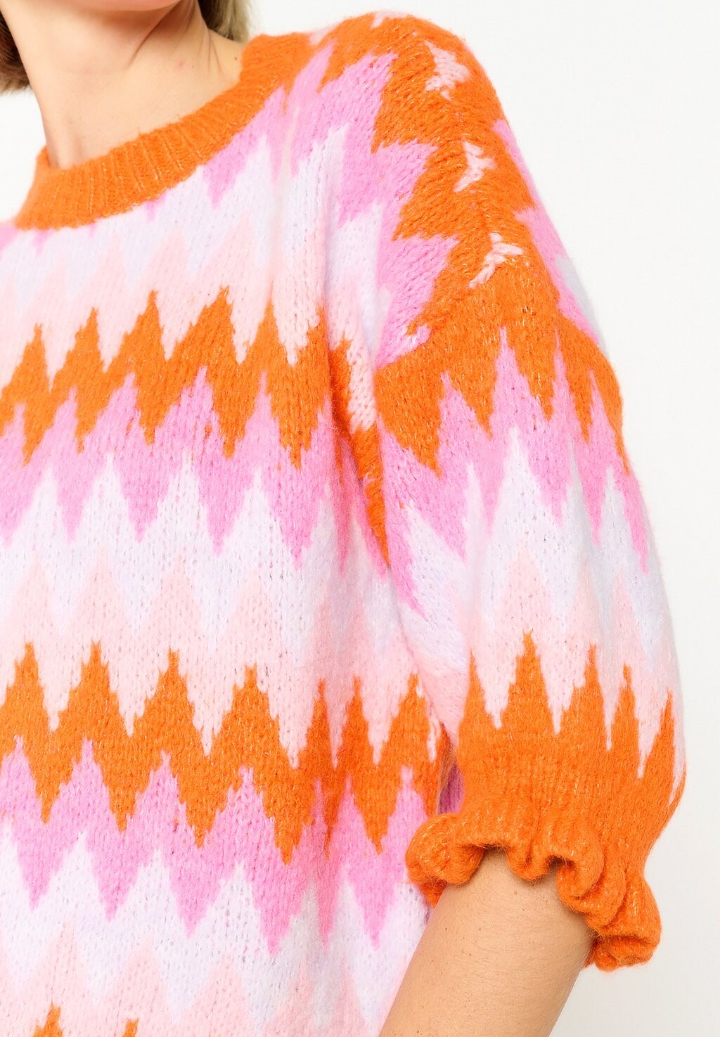 

Джемпер WITH ZIGZAG PATTERN LolaLiza, оранжевый